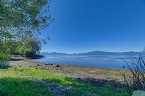 Lakefront Cabin with Water and Mtn Views in Chiloquin